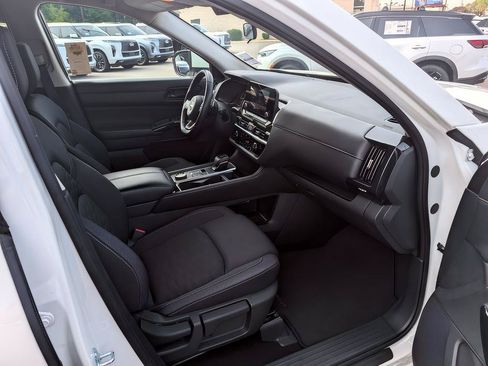 Used 2025 Nissan Pathfinder SV AWD/4WD image 24