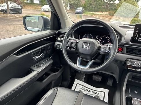 Used 2025 Honda Pilot Touring image 18