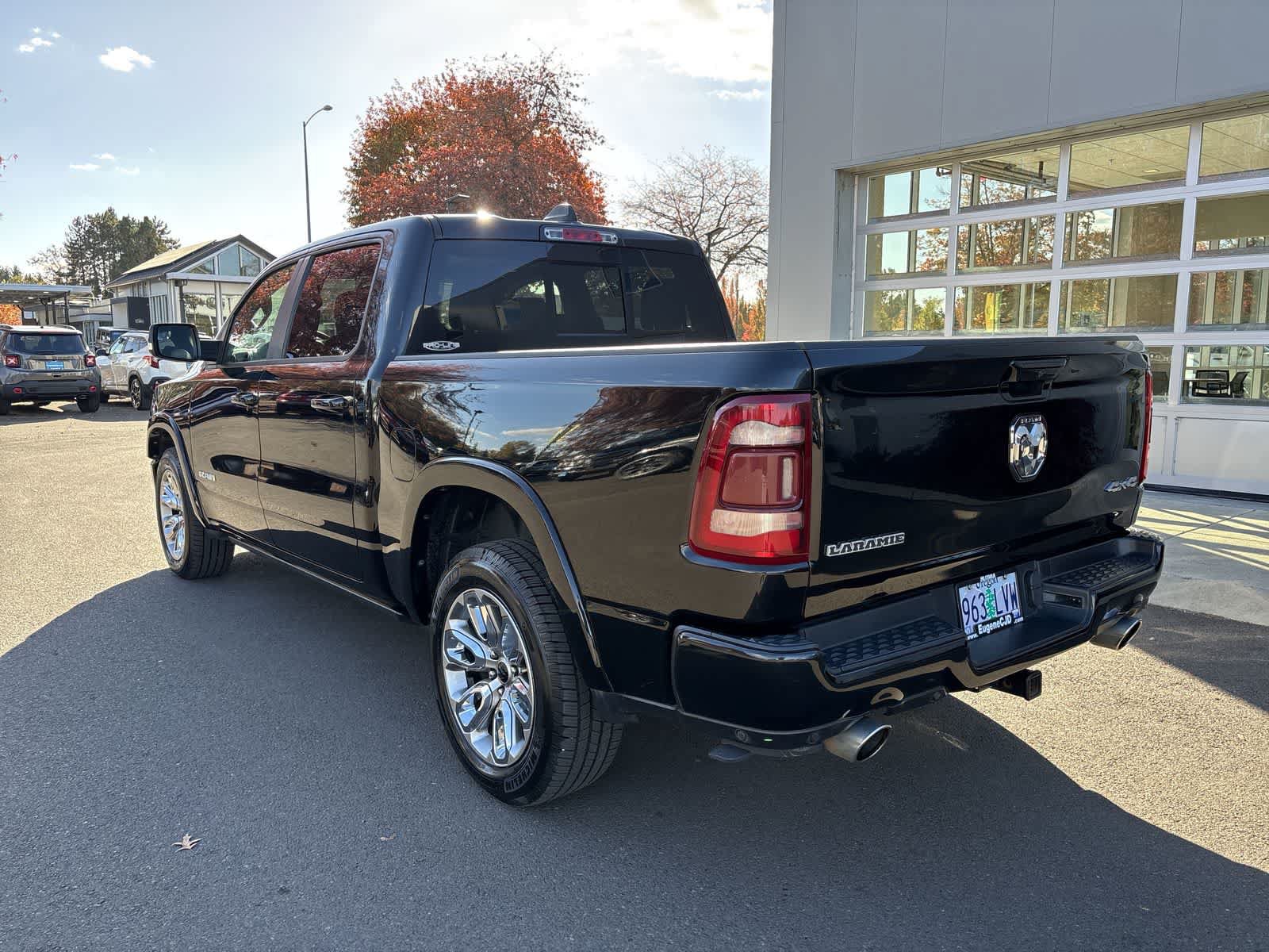 Used 2019 RAM 1500 Laramie AWD/4WD image 3