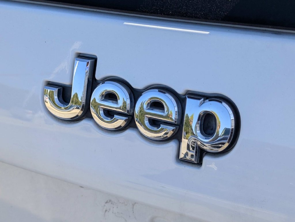 Used 2019 Jeep Cherokee Limited AWD/4WD image 13