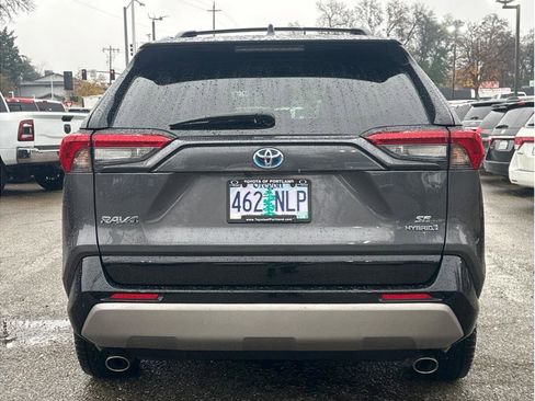 Used 2022 Toyota RAV4 SE image 6