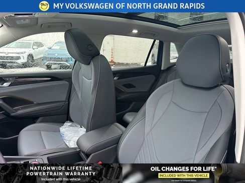 New 2026 Volkswagen Tiguan SE image 11