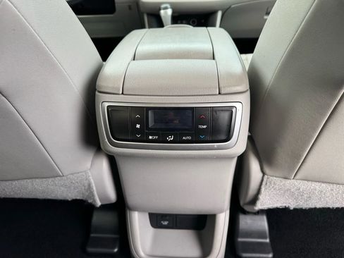 Used 2018 Toyota Highlander Limited image 26