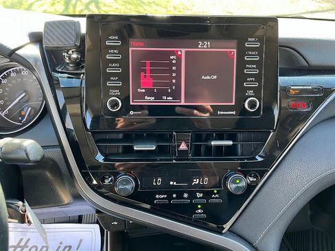 Used 2023 Toyota Camry SE FWD image 17