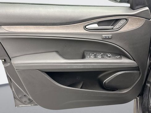 Used 2022 Alfa Romeo Stelvio Ti image 9