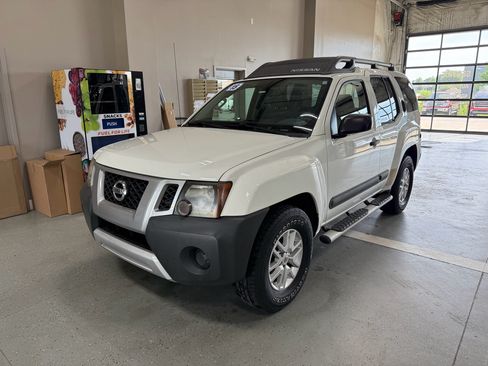 Used 2015 Nissan Xterra S RWD image 2