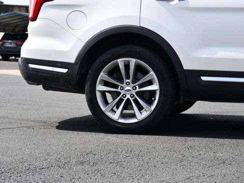 Used 2018 Ford Explorer Limited w/ Equipment Group 301A AWD/4WD image 10