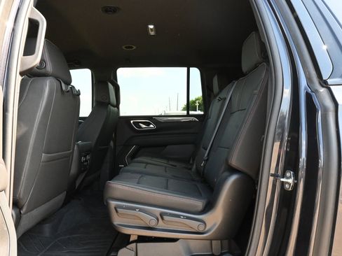 Used 2022 Chevrolet Suburban RST w/ Luxury Package RWD image 20