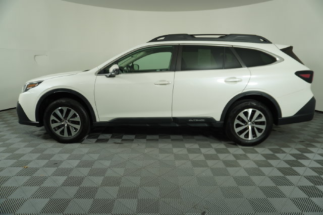 Used 2022 Subaru Outback Premium AWD/4WD image 4