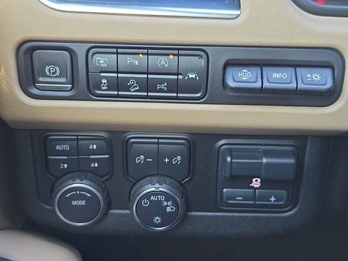 Used 2023 Chevrolet Tahoe Premier w/ Advanced Technology Package image 27