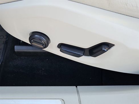 Used 2020 Volvo XC60 T6 Momentum w/ Protection Package Premier image 24