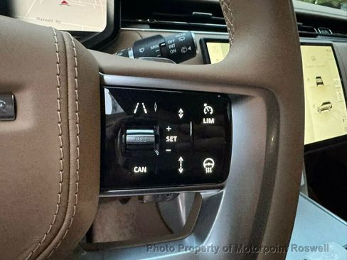 Used 2025 Land Rover Range Rover SV image 41