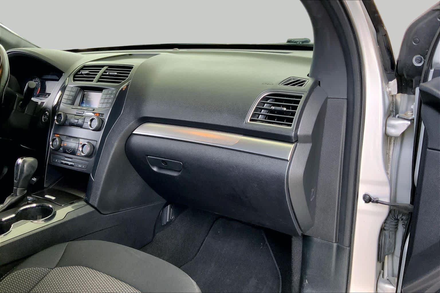 Used 2019 Ford Explorer XLT FWD image 19