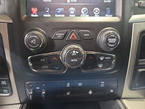 Used 2017 RAM 1500 Classic SLT w/ SLT Plus D￩cor Group image 25