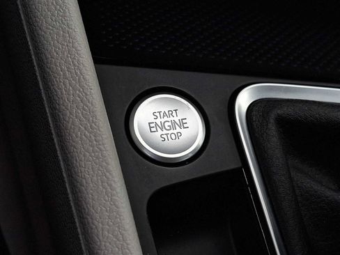 Certified 2023 Volkswagen Jetta SE w/ Panoramic Sunroof Package image 21