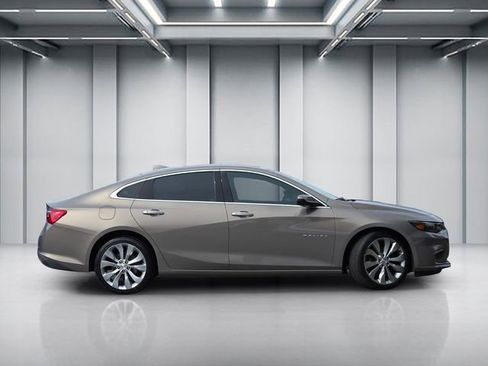 Used 2017 Chevrolet Malibu Premier w/ Premier Sun and Wheel Package image 3