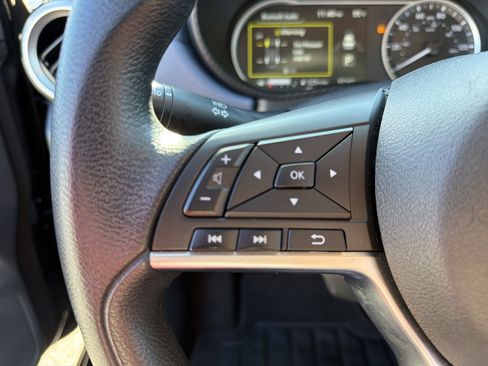 Used 2023 Nissan Versa SV image 9