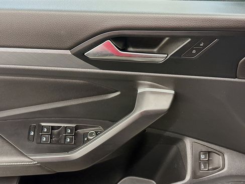 Used 2024 Volkswagen Jetta SE image 15