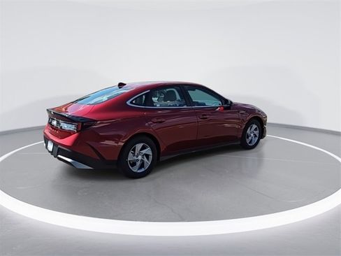 Certified 2025 Hyundai Sonata SE image 9