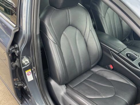 Used 2019 Toyota Avalon XLE image 9