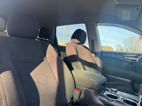 Used 2015 Nissan Pathfinder S image 25