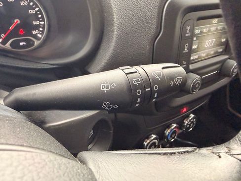Used 2017 Jeep Renegade Latitude AWD/4WD image 14
