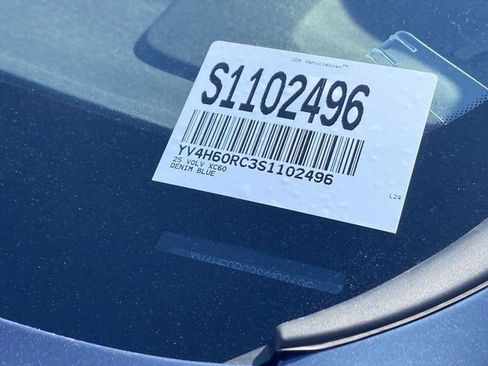 Certified 2025 Volvo XC60 T8 Plus w/ Protection Package Premier image 23