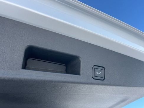 Used 2025 Buick Enclave Avenir image 47