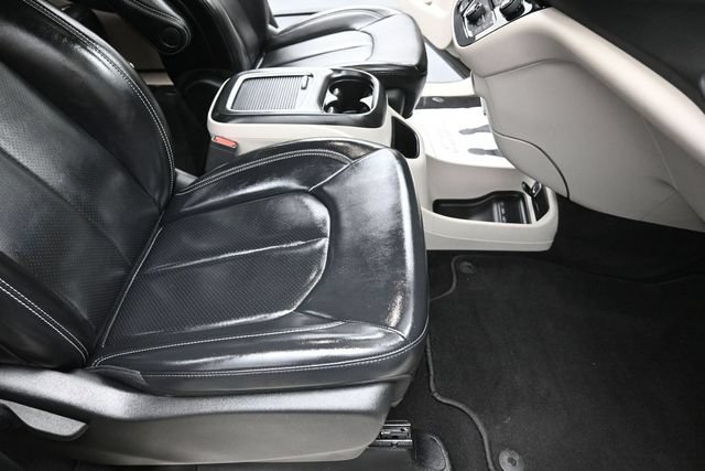 Used 2023 Chrysler Pacifica Touring-L FWD image 31
