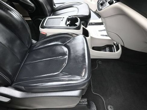 Used 2023 Chrysler Pacifica Touring-L FWD image 31