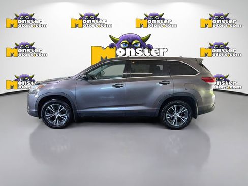 Used 2019 Toyota Highlander LE AWD/4WD image 7