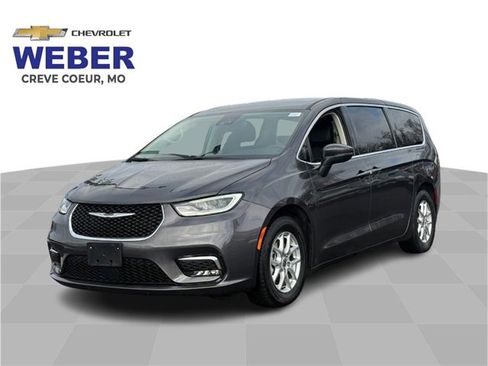 Used 2023 Chrysler Pacifica Touring-L image 1