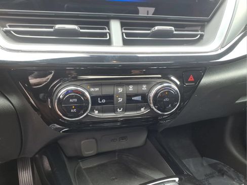 Certified 2024 Chevrolet Trax RS w/ Sunroof Package FWD image 18