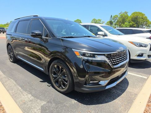 Certified 2023 Kia Carnival SX FWD image 1