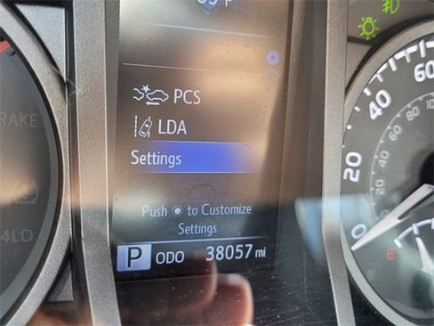 Used 2018 Toyota Tacoma TRD Sport image 19