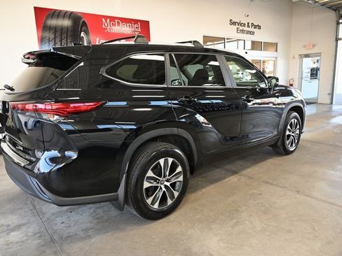 Used 2023 Toyota Highlander XLE image 5
