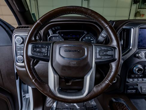 Used 2022 GMC Sierra 3500 Denali w/ Denali Ultimate Package AWD/4WD image 19