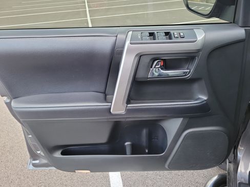 Used 2018 Toyota 4Runner SR5 image 20