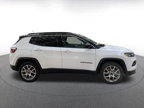 Used 2025 Jeep Compass Limited image 8