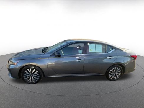 Used 2025 Nissan Altima 2.5 SV image 9