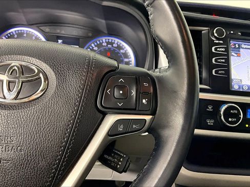 Used 2017 Toyota Highlander XLE AWD/4WD image 24
