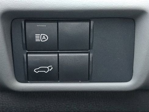 Used 2021 Toyota Highlander LE image 24