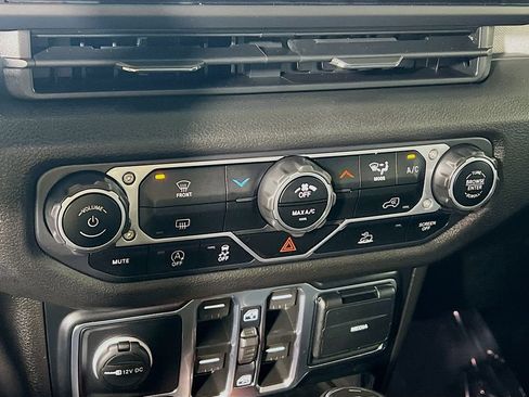 Used 2024 Jeep Gladiator Sport AWD/4WD image 14