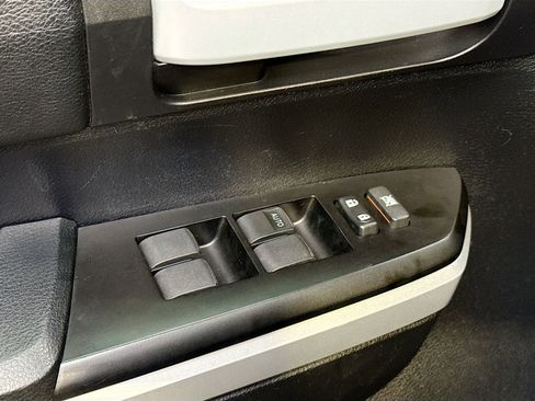 Used 2017 Toyota Tundra SR5 w/ SR5 Upgrade Package AWD/4WD image 21