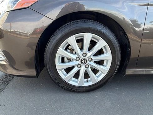 Used 2018 Toyota Camry LE image 10