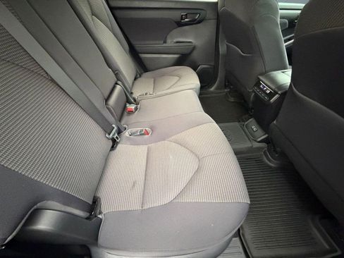 Used 2023 Toyota Highlander LE image 34
