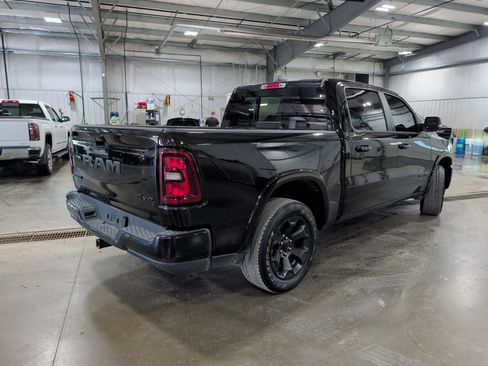 Used 2025 RAM 1500 Big Horn AWD/4WD image 3