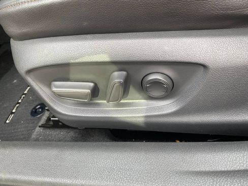 Used 2018 Toyota Camry XLE image 16