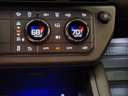 New 2026 Land Rover Defender 110 OCTA AWD/4WD image 18