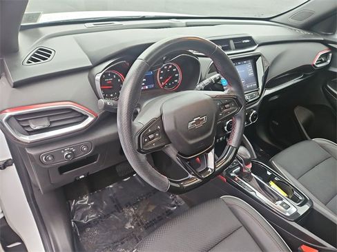Used 2021 Chevrolet TrailBlazer RS w/ Sun and Liftgate Package image 10